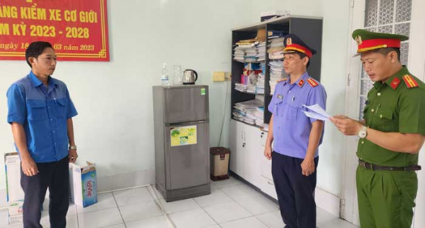 Bắt giam cán bộ trung tâm đăng kiểm xe cơ giới Kiên Giang  -0