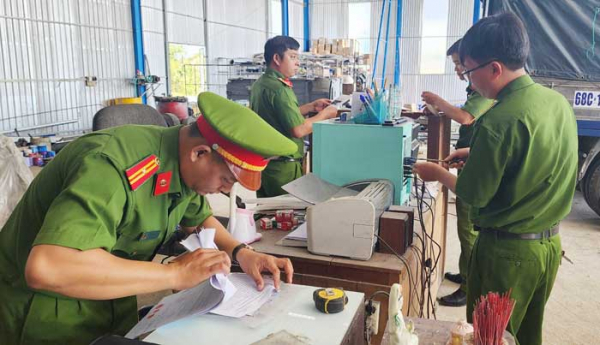 Bắt giam cán bộ trung tâm đăng kiểm xe cơ giới Kiên Giang  -1