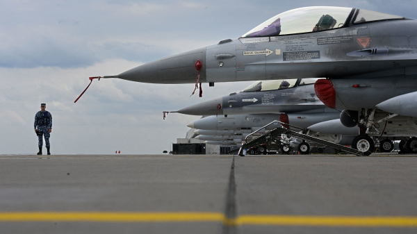 Hà Lan chuyển F-16 tới thao trường phục vụ phi công Ukraine -0
