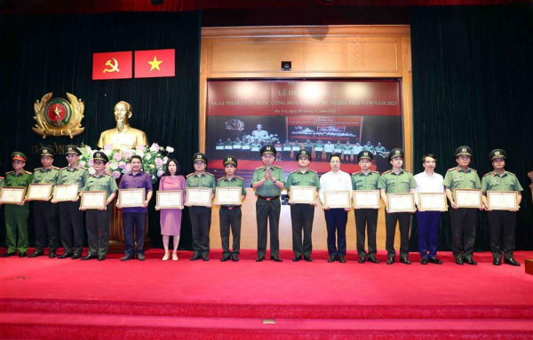 Ministry of Public Security celebrates Vietnam Law Day -0