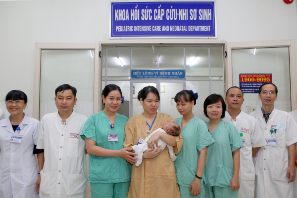 Kịp thời cứu sống 2 trẻ sơ sinh mắc chứng bệnh nguy kịch  -0
