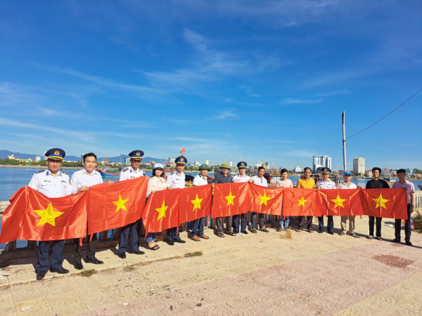 Tuyên truyền Luật Cảnh sát biển Việt Nam đến với ngư dân 28 tỉnh ven biển -0