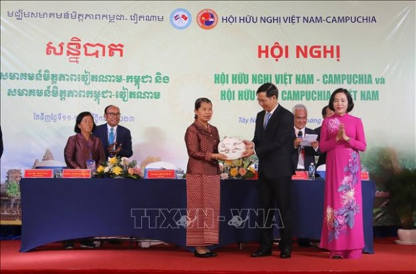 Vietnam, Cambodia promote multi-faceted collaboration -0