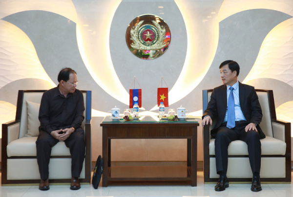Vietnamese and Lao police leaders show strong resolve to fight drug trafficking -0