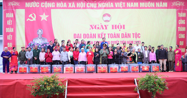 Thứ trưởng Lê Quốc Hùng dự Ngày hội đại đoàn kết toàn dân tộc  phường Quyết Tiến, TP Lai Châu -0