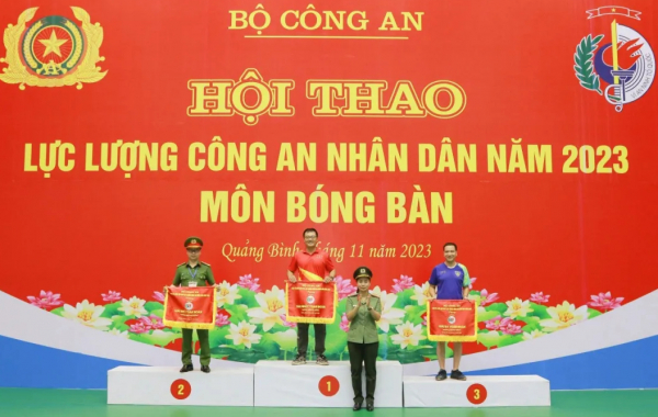 Trao giải Hội thao lực lượng Công an nhân dân năm 2023 cho các vận động viên -0