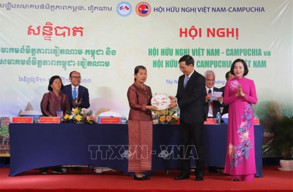 Việt Nam - Campuchia thúc đẩy hợp tác toàn diện -0