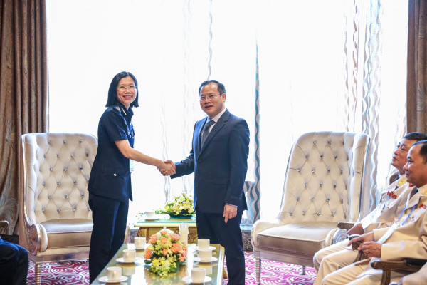 Deputy Minister Nguyen Van Long receives delegates attending APCCA 41 -0