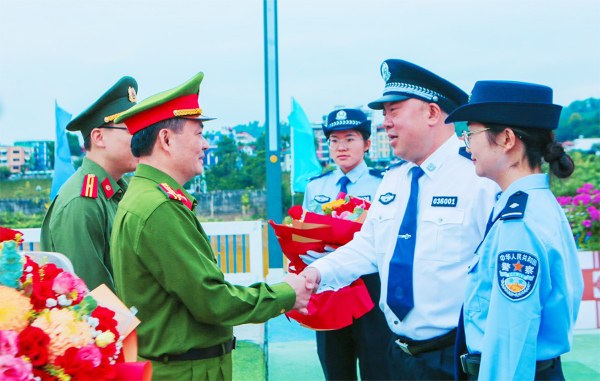Công an tỉnh Lào Cai hội đàm với Cục Công an châu Hồng Hà, tỉnh Vân Nam (Trung Quốc) -0
