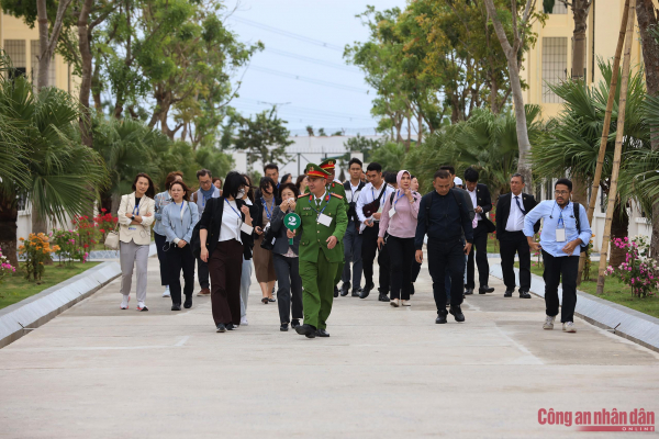 Các đại biểu dự Hội nghị APCCA 41 tham quan Trại giam Thanh Xuân -0