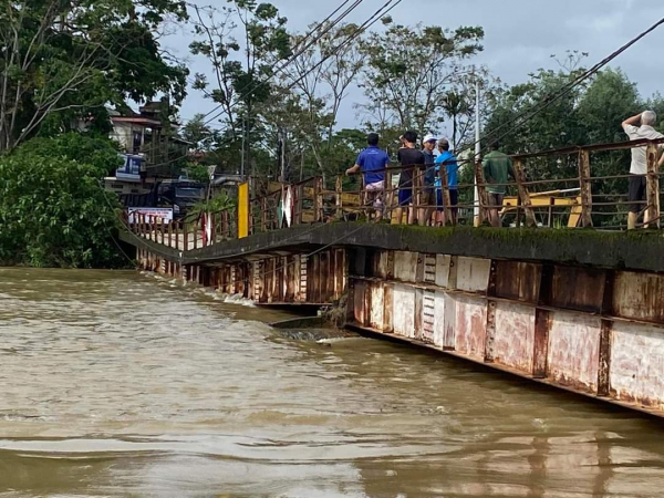 Hàng nghìn ngôi nhà ở Quảng Trị bị ngập sâu trong lũ -0