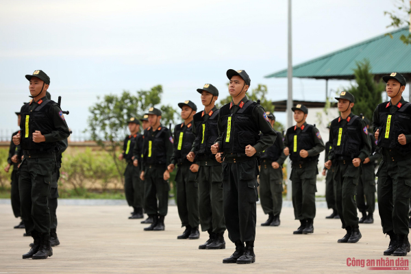 Đại biểu APCCA 41 xem Cảnh sát Việt Nam trình diễn võ thuật, khí công đặc sắc -4