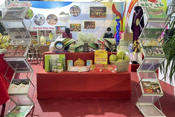 Ninh Binh hosts exhibition on Vietnam’s cultural heritage and handicrafts -0