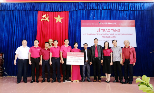 Đoàn Thanh niên Agribank Tây Nam Bộ tặng cây giống cho người dân huyện Đông Giang (Quảng Nam) -0