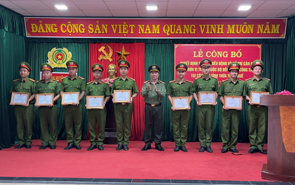 Bộ Công an bố trí nhiều cán bộ đến công tác tại xã biên giới Thừa Thiên Huế -0