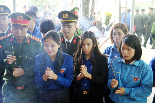 Truy tặng huy hiệu 'Tuổi trẻ dũng cảm' cho Đại úy Trần Trung Hiếu -0