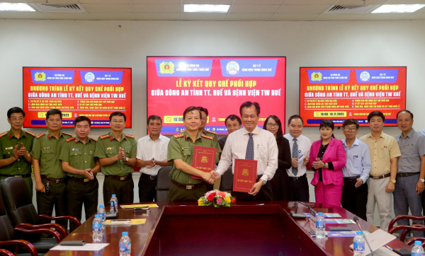 Công an Thừa Thiên Huế ký kết quy chế phối hợp bảo đảm ANTT trong lĩnh vực y tế -0