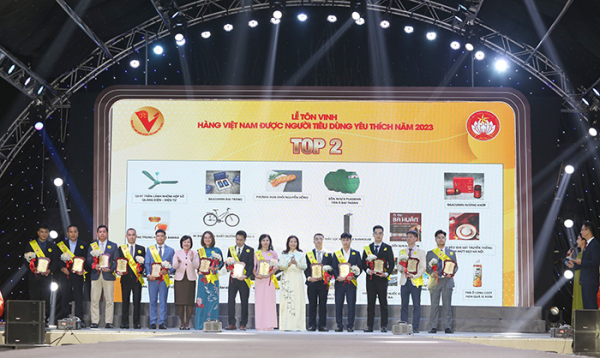 Bồn nhựa Plasman vào top Hàng Việt Nam được người tiêu dùng yêu thích năm 2023 -0