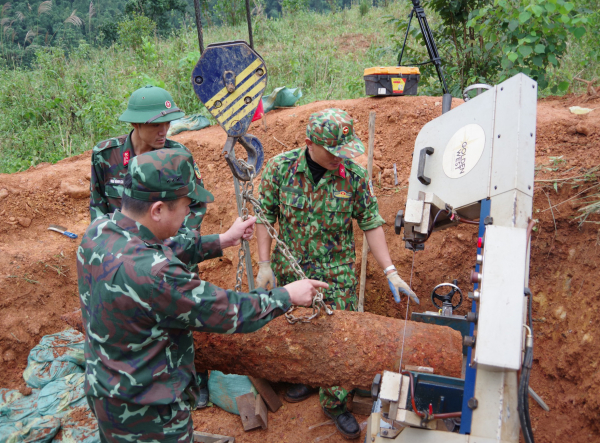 Xử lý 2 quả bom “khủng” còn sót lại sau chiến tranh -0