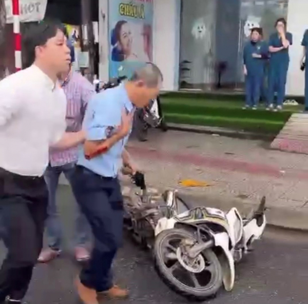 Vụ dùng súng cướp ngân hàng BIDV tại Đà Nẵng: Nhân viên bảo vệ bị 2 đối tượng tấn công đã tử vong -1