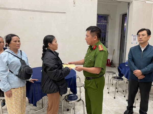 Công an Đà Nẵng hỗ trợ gia đình nhân viên bảo vệ tử vong trong vụ cướp ngân hàng  -1