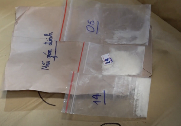 Nóng: Thu giữ 1,3 tấn ma túy Ketamin để lẫn trong bao xi măng -0