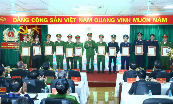 Thư khen của Thủ tướng Chính phủ và trao thưởng trong phòng, chống tội phạm về ma túy -0