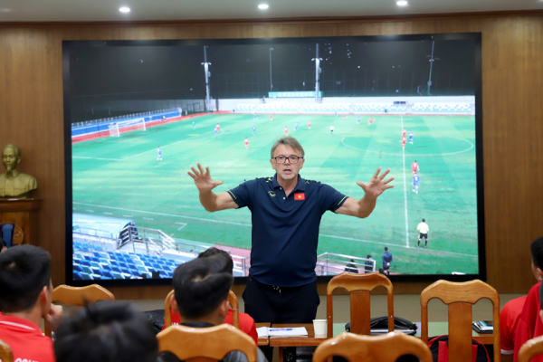 V.League và làn sóng huấn luyện viên thế hệ mới -0