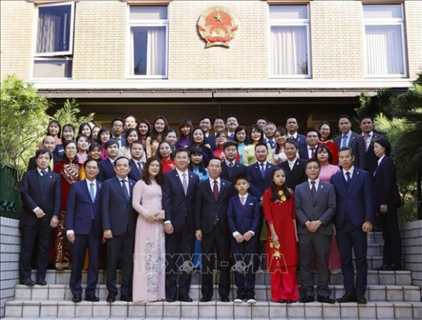 President meets with representatives of Vietnamese community in Japan -0