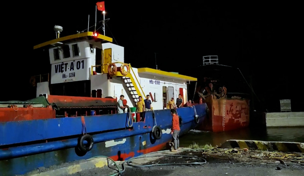 Cứu nạn 11 người trên tàu hàng bị nạn ở vùng biển Quảng Nam -0