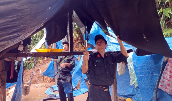 Truy quét “vàng tặc” để đảm bảo an toàn quá trình thi công đóng cửa mỏ vàng Bồng Miêu -0