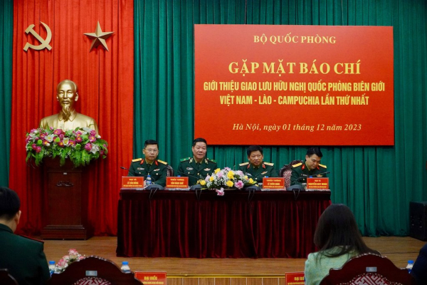 Gặp mặt báo chí giới thiệu Giao lưu hữu nghị quốc phòng biên giới Việt Nam-Lào-Campuchia lần thứ nhất -0