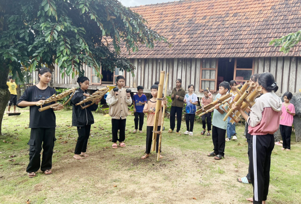 Hồi sinh tiếng ching kram giữa buôn làng -0