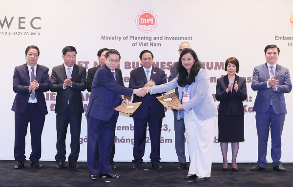 Thủ tướng: Việt Nam là địa điểm tin cậy để đầu tư, thúc đẩy chuyển đổi xanh -0