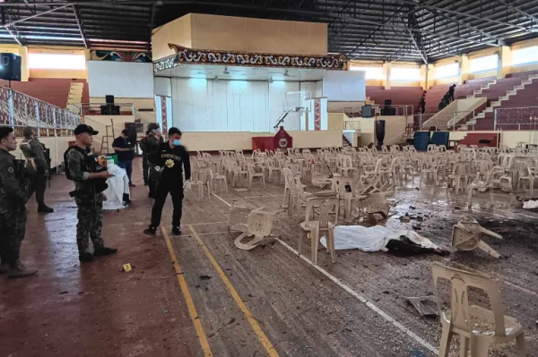 Tổng thống Philippines cáo buộc khủng bố nước ngoài gây ra vụ đánh bom trường ĐH -0