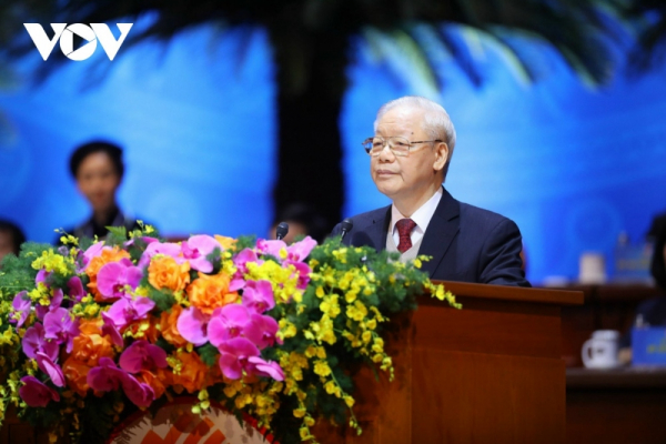 Party chief urges long-term social welfare policy for workers -0