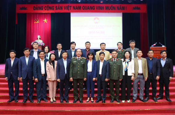 Thứ trưởng Trần Quốc Tỏ tiếp xúc cử tri huyện Yên Phong, Bắc Ninh -0