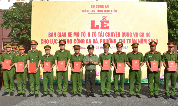 Bàn giao phương tiện chuyên dụng cho Công an xã, phường, thị trấn trên địa bàn tỉnh Bạc Liêu -0