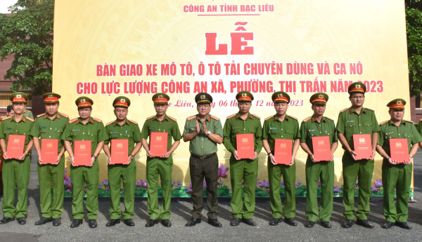 Bàn giao phương tiện chuyên dụng cho Công an xã, phường, thị trấn trên địa bàn tỉnh Bạc Liêu -0