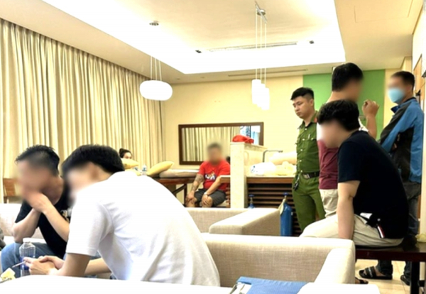 Hai khách Hàn Quốc lĩnh án vì tổ chức tiệc ma túy -0