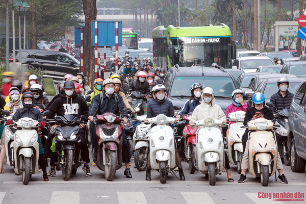 CSGT Hà Nội tăng cường lực lượng, phòng ngừa ùn tắc giao thông dịp cuối năm -2