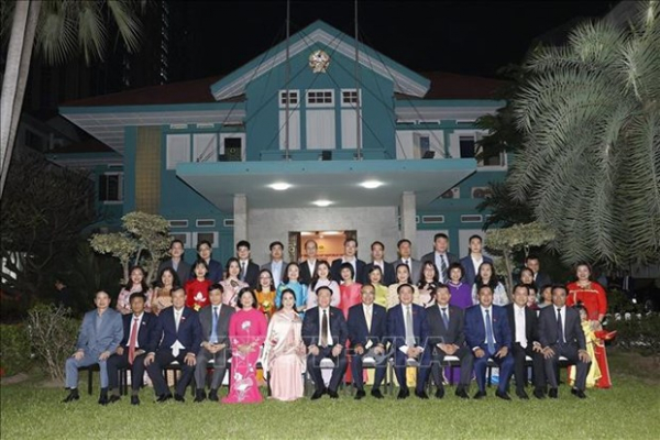 Top legislator visits Vietnamese embassy in Thailand -0