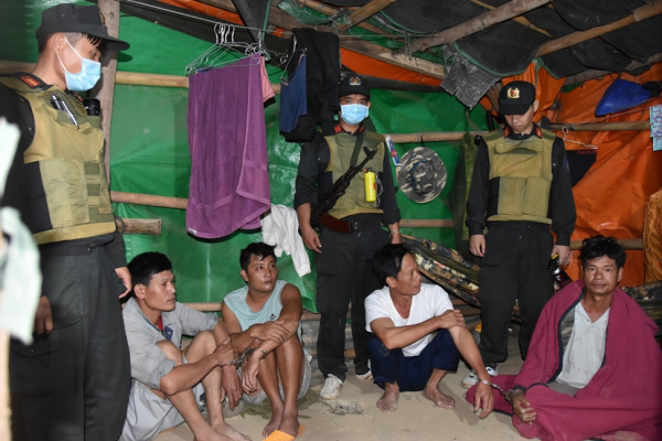 Công an Bình Thuận bắt giữ 28 đối tượng khai thác khoáng sản trái phép -0
