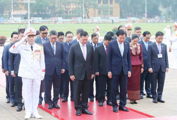 Thủ tướng Campuchia viếng Chủ tịch Hồ Chí Minh, tưởng niệm các Anh hùng Liệt sỹ -3
