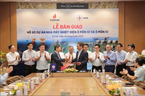 Petrovietnam tiếp nhận bàn giao hồ sơ Dự án Nhà máy Nhiệt điện Ô Môn III và Ô Môn IV -0