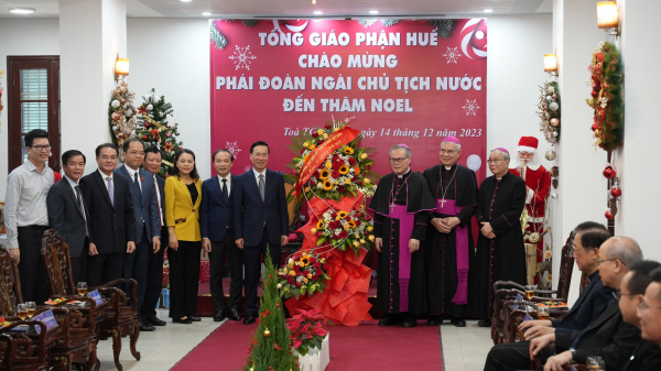 Chủ tịch nước Võ Văn Thưởng chúc mừng Giáng sinh Tổng Giáo phận Huế -0