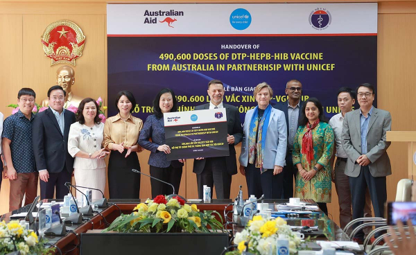 Chính phủ Úc viện trợ cho Việt Nam gần 500 nghìn liều vaccine 5 trong 1 -0