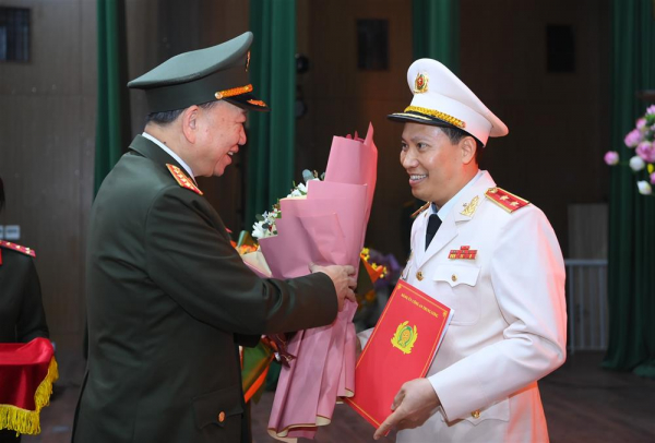 Trao quyết định thăng cấp bậc hàm Trung tướng đối với 2 đồng chí Thứ trưởng Bộ Công an -0