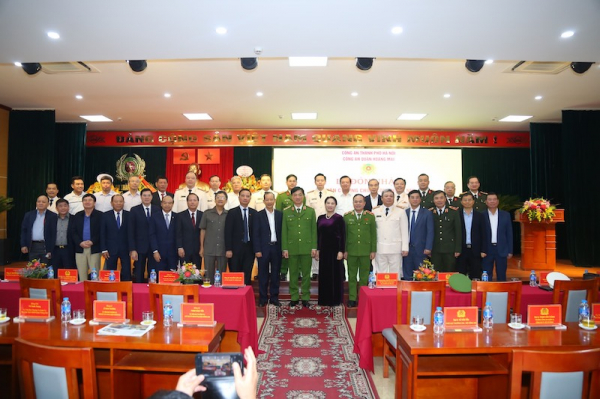 Công an quận Hoàng Mai đón nhận Huân chương Chiến công hạng Nhì -0