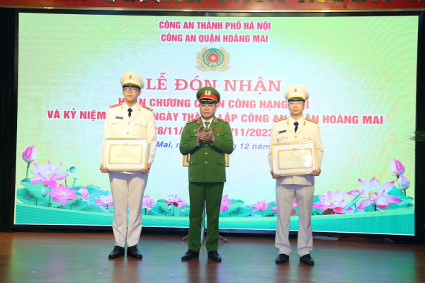 Công an quận Hoàng Mai đón nhận Huân chương Chiến công hạng Nhì -0